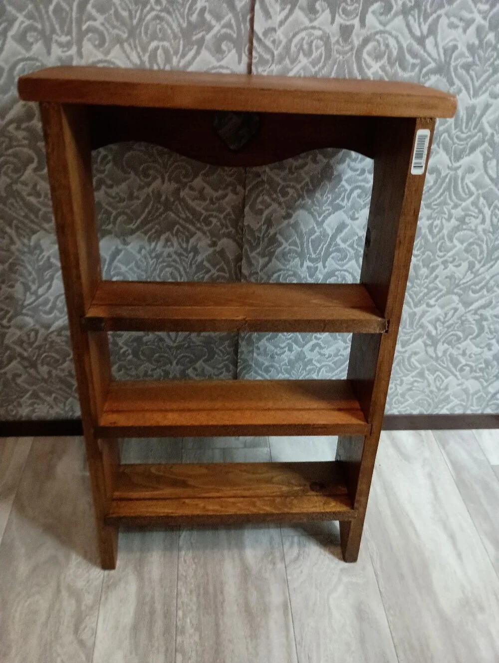 Rustic Heart-Cut Wooden Wall Shelf - Brown